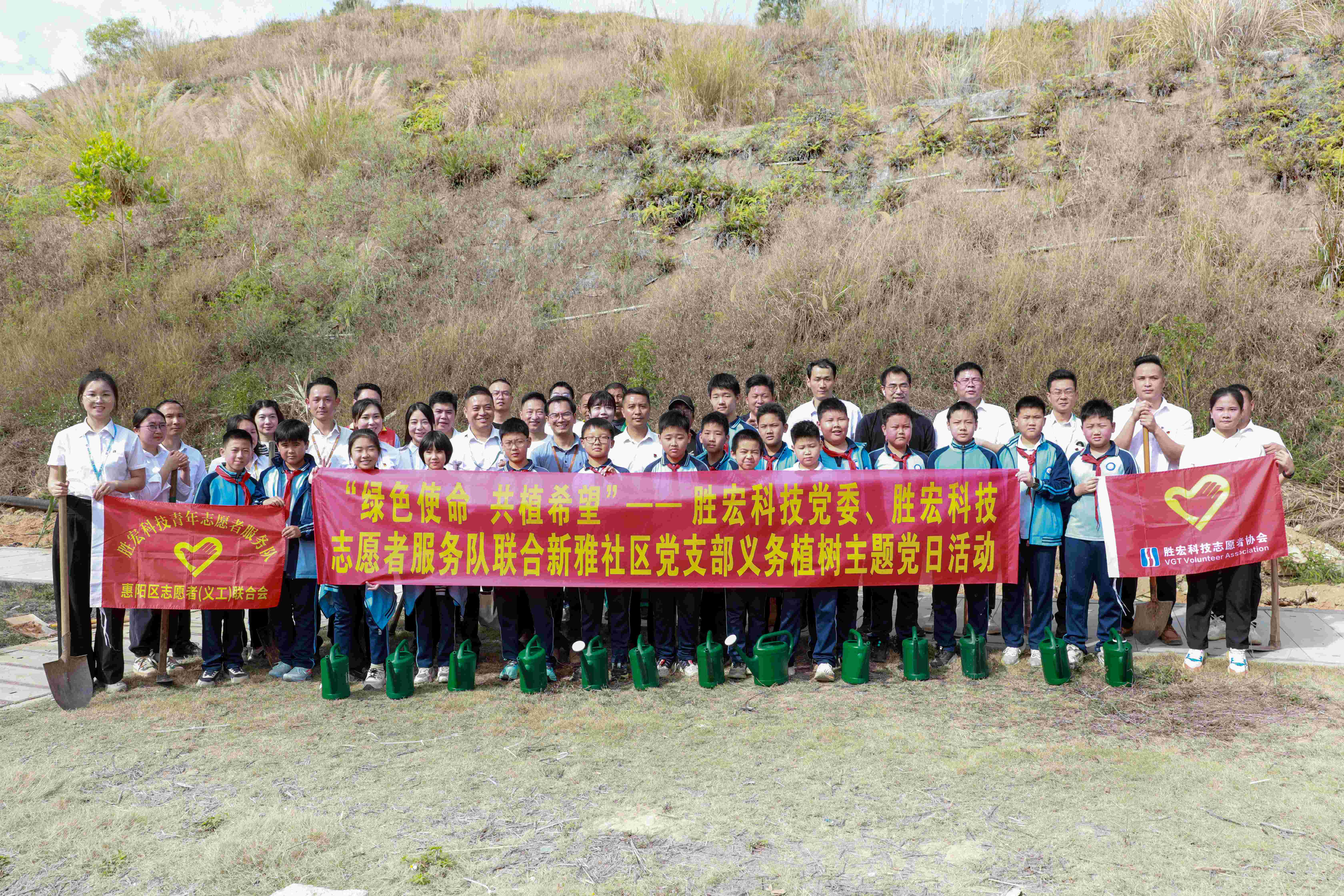 “绿色使命，共植希望”|JBO官网科技党委、志愿者服务队联合新雅社区开展义务植树活动